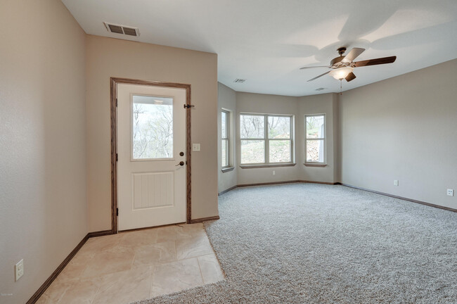 Building Photo - 117 Briarbrook Dr
