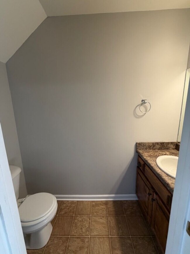 Building Photo - 1299 Pond St SE