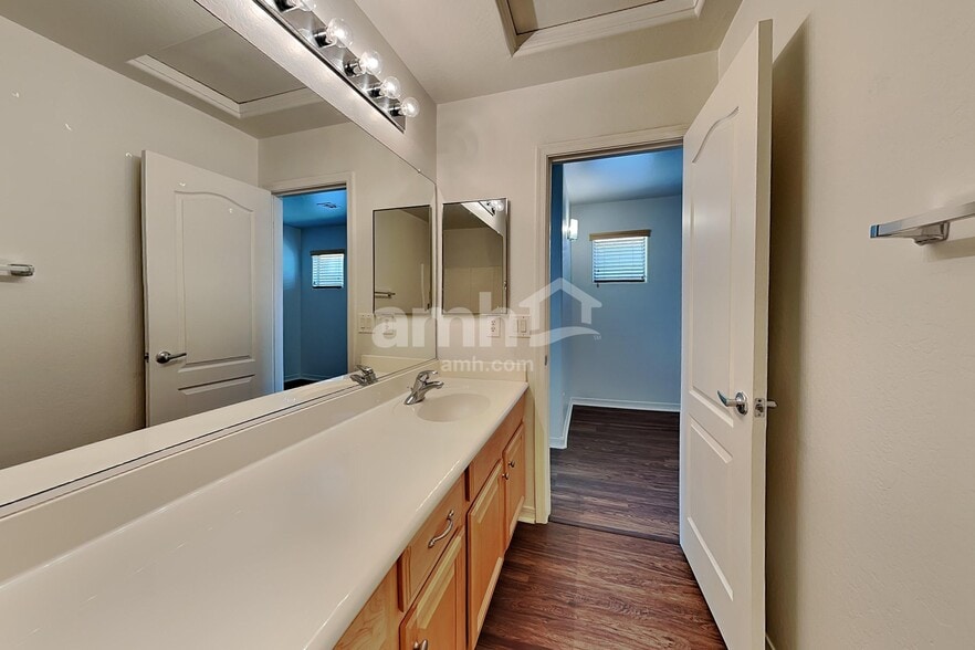 Building Photo - 17403 W Langer Ln
