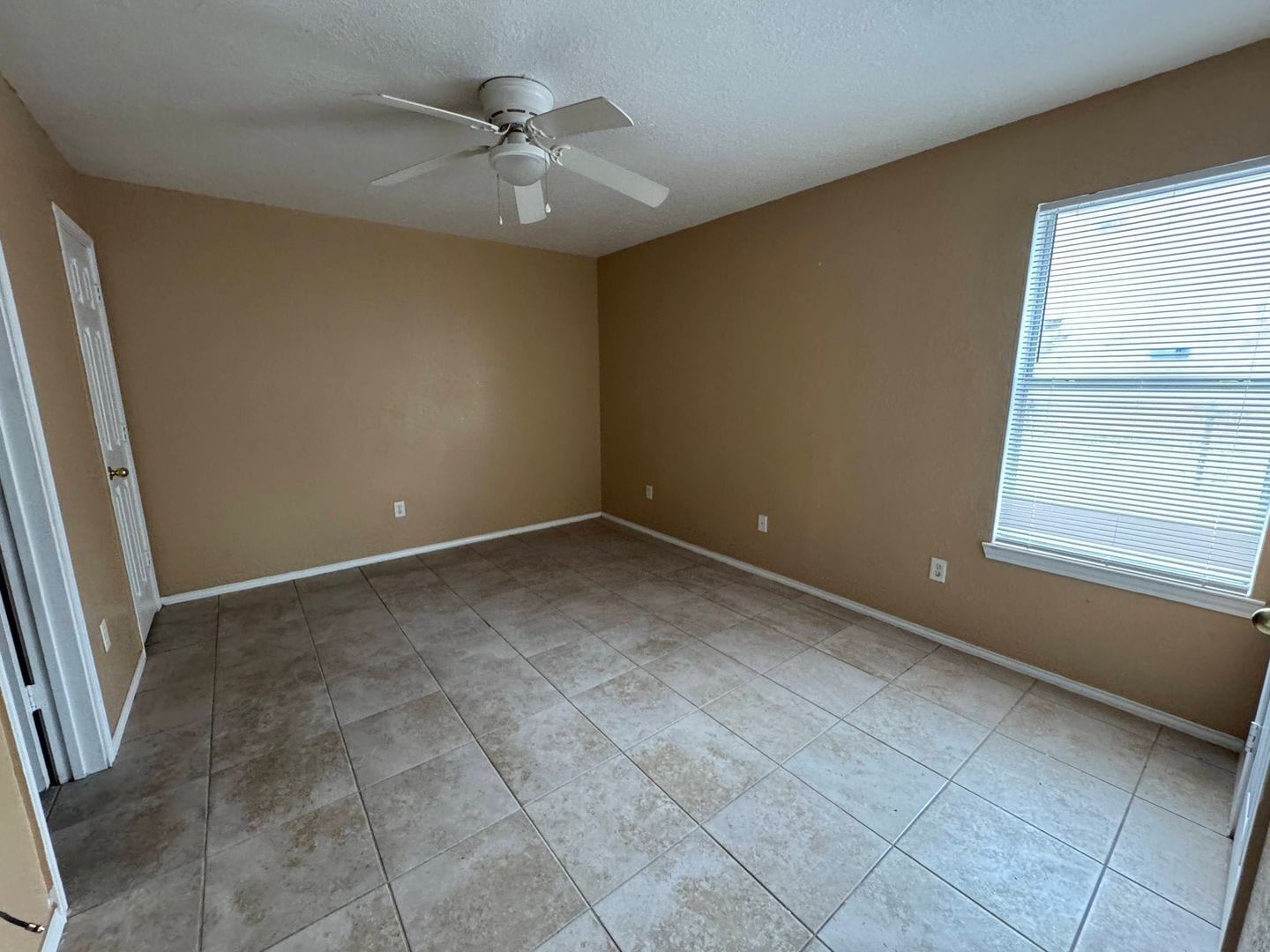 Building Photo - 3203 Toledo Dr