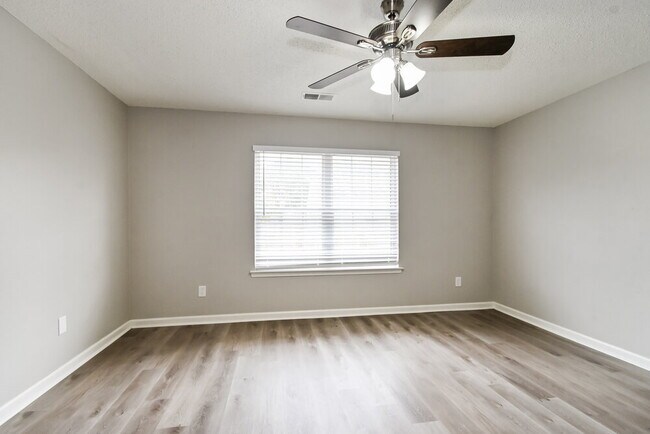 Building Photo - 7412 Hunter's Horn Dr