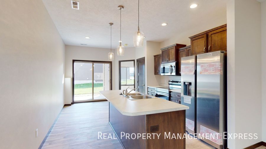 Building Photo - 9623 W Broek Dr