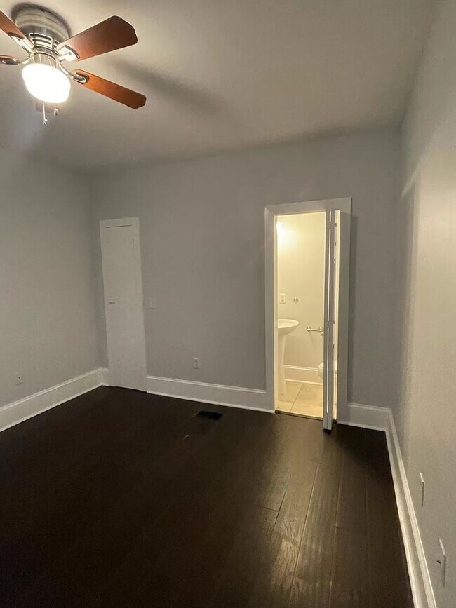 Building Photo - 643 E Henry St