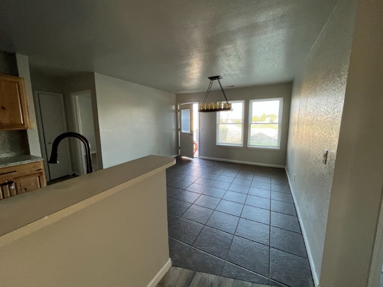 Building Photo - 1713 Eagle Dr