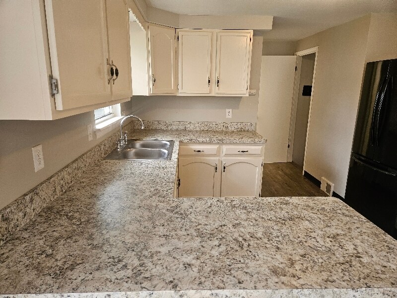 Building Photo - 608 Sunflower Dr