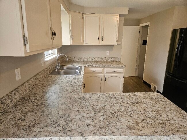 Building Photo - 608 Sunflower Dr