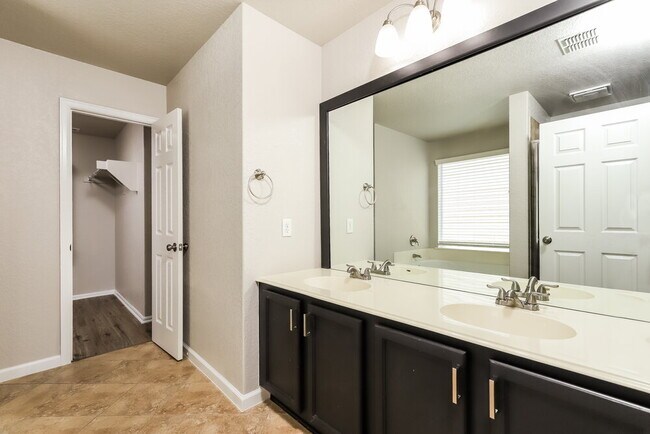 Building Photo - 3418 Maguey Trail