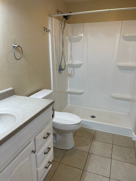 Building Photo - 214 Eagle Ave