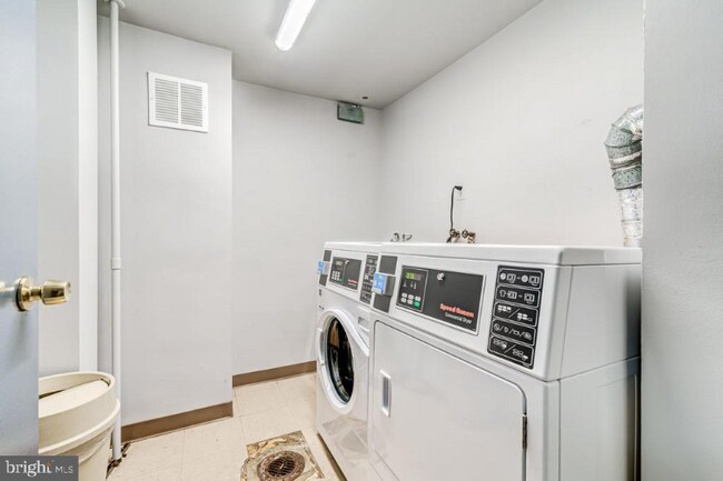 Building Photo - 600 Roosevelt Blvd