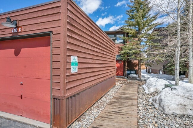 Building Photo - 410 D Bayview Dr
