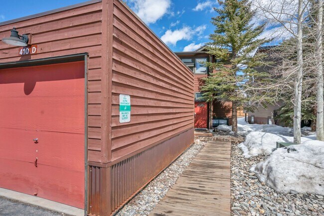 Building Photo - Price Reduced on this awesome Frisco Townhome! Garage! Great Natural Light! Views! Updates throug...