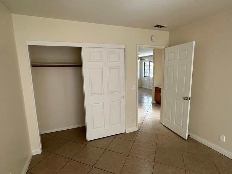 Building Photo - 115 S San Jose Dr