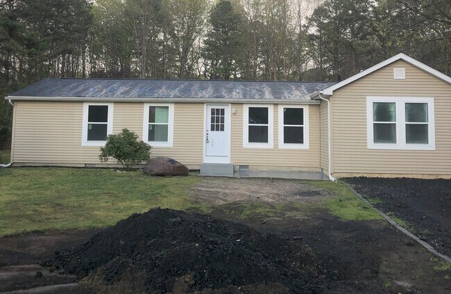 Primary Photo - 1692 Victory Ave
