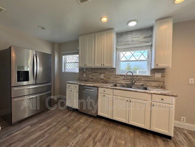 Building Photo - 607 Plantation Ct