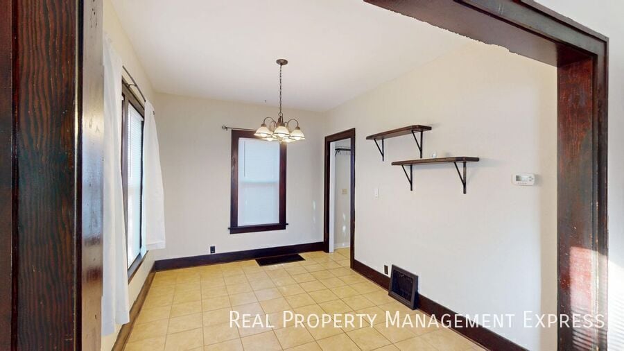 Building Photo - 3 Bedroom 1 Bathroom Home For Rent In Sioux Falls