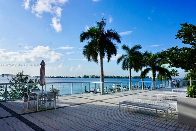 Building Photo - 1541 Brickell Ave