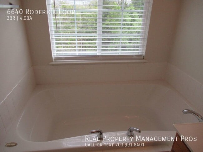 Building Photo - 6640 Roderick Loop