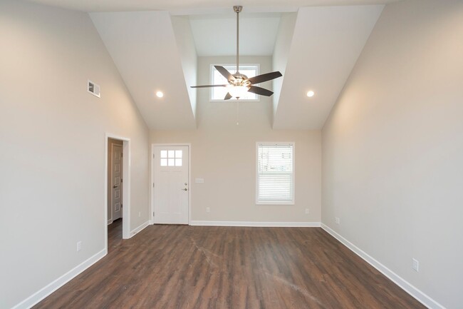 Building Photo - Charming Gallatin Home!