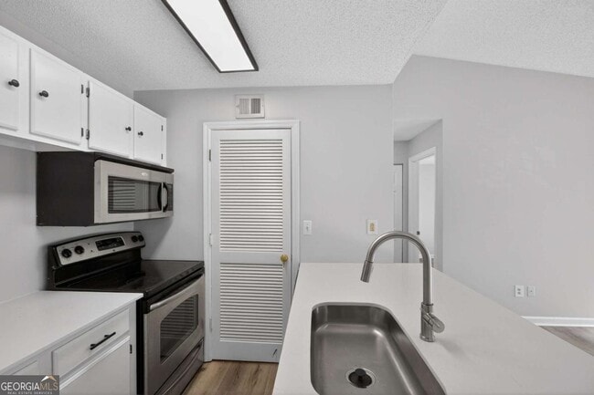 Building Photo - 423 Granville Ct