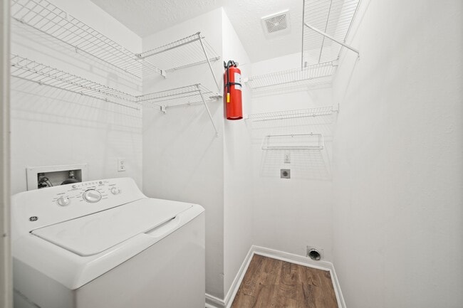 Building Photo - 230 Cool Cove