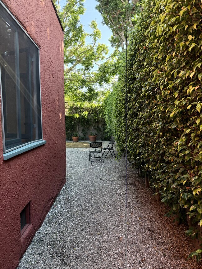 Building Photo - 8714 Rangely Ave