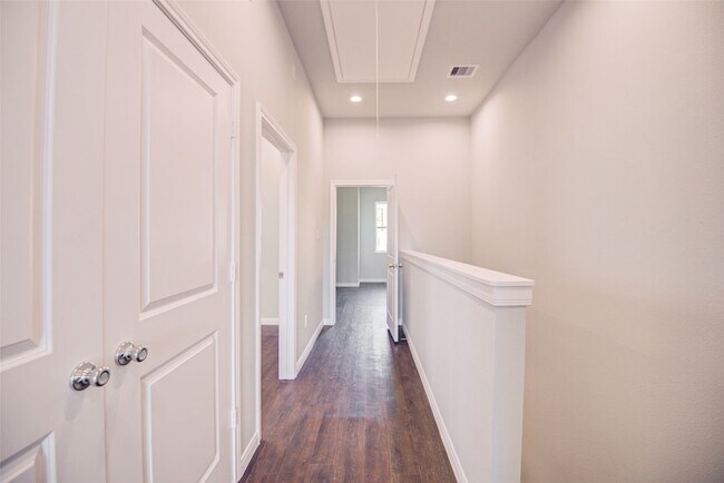 Building Photo - 4945 Ambient Dr