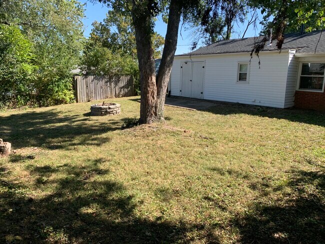 Building Photo - 3849 Wem Dr