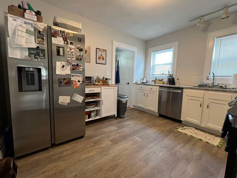 Kitchen - 45 Governor Winthrop Rd