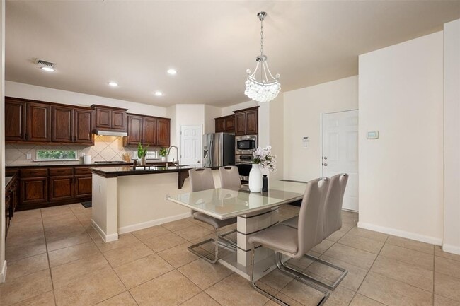 Building Photo - 112 Bearing Cove