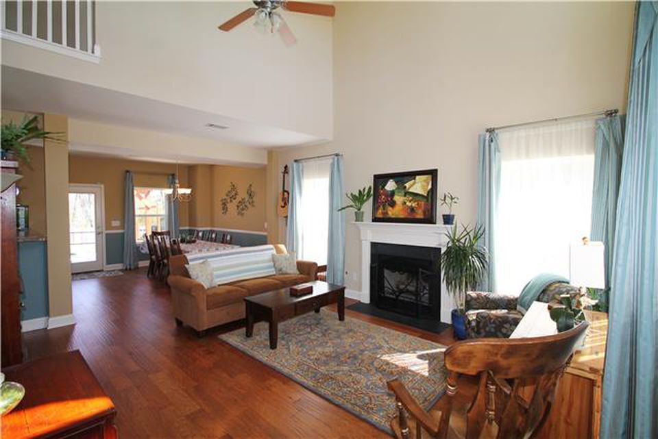 Building Photo - 4236 Longfellow Dr