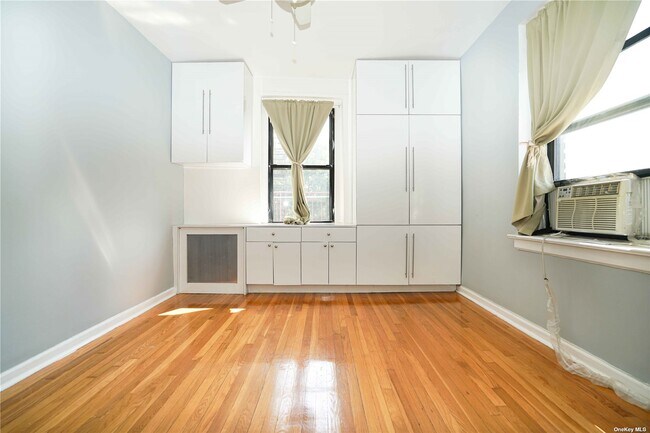 Building Photo - 62-64 Saunders St-