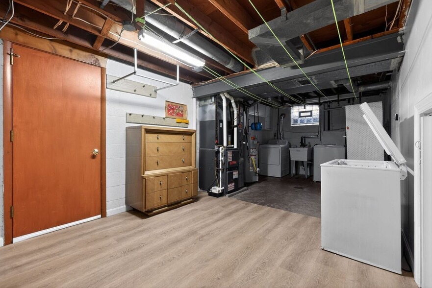 Building Photo - 213 Tilford Rd