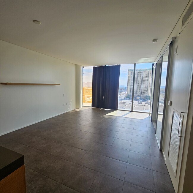Building Photo - Gorgeous 1 bedroom over the Las Vegas Strip!