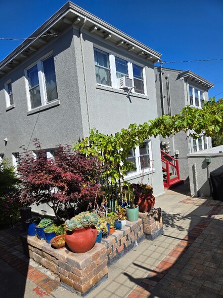 Primary Photo - 201 Howard St