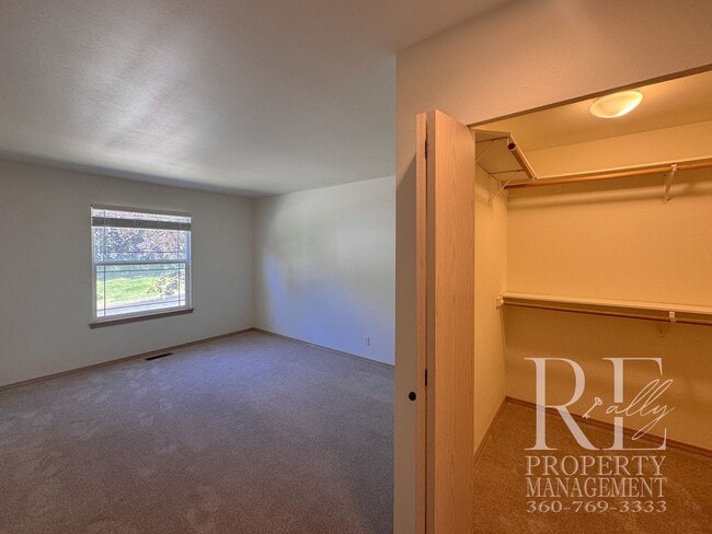Building Photo - Immaculate Bremerton Home with Expansive Yard, Multiple Living Areas & Designer Kitchen