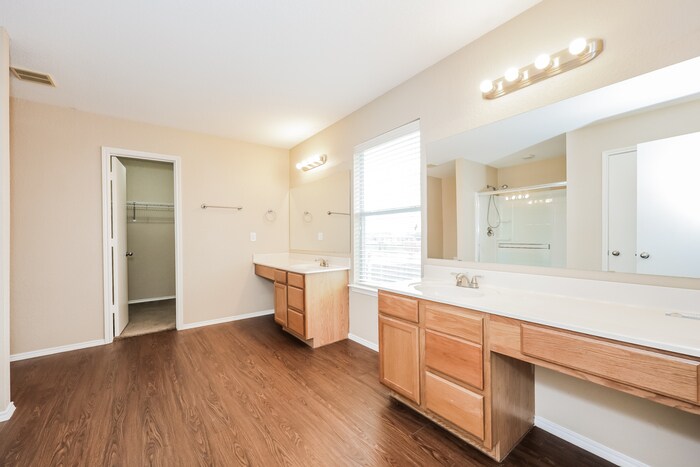 Building Photo - 200 Cheyenne Dr