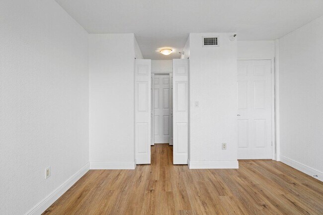 Building Photo - 135 Yacht Club Way