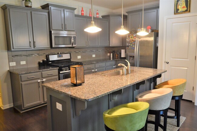 Building Photo - 318 OldCastle Dr