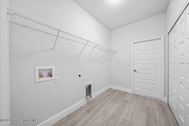Building Photo - 407 Cellini Ave NE