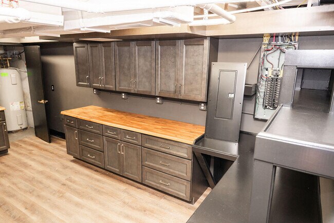 Building Photo - 275 S Limestone