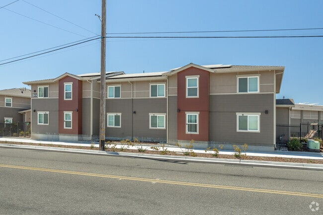 Building Photo - Courtyards on Orange Grove