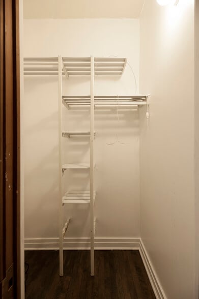 Bedroom 2 closet - 2250 W Addison St