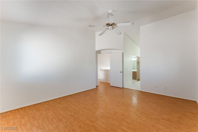 Building Photo - 10412 Shadowland Ave