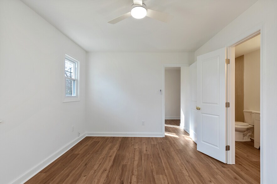 Building Photo - 2629 Dellrose Ave