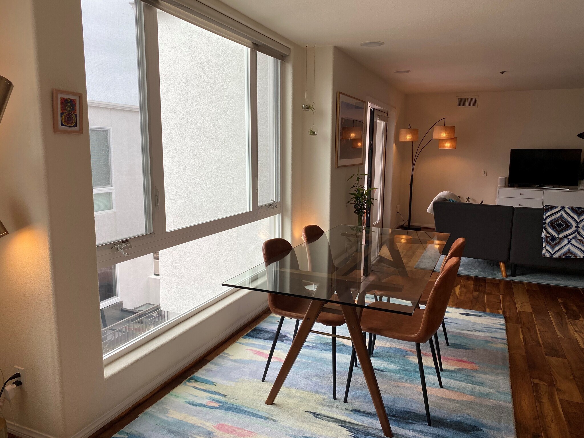 open concept living area - 924 Hornblend St