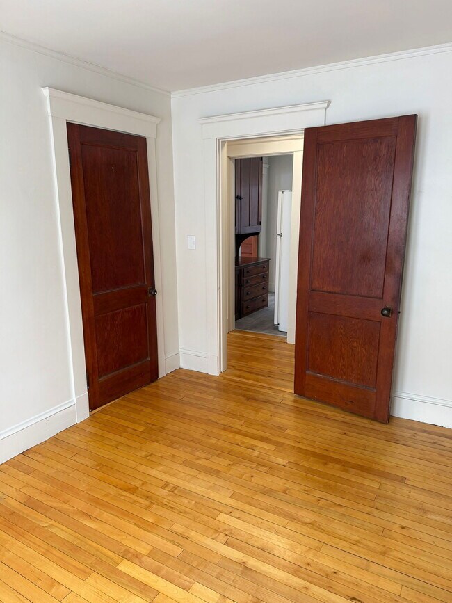 Building Photo - 248 N Main St