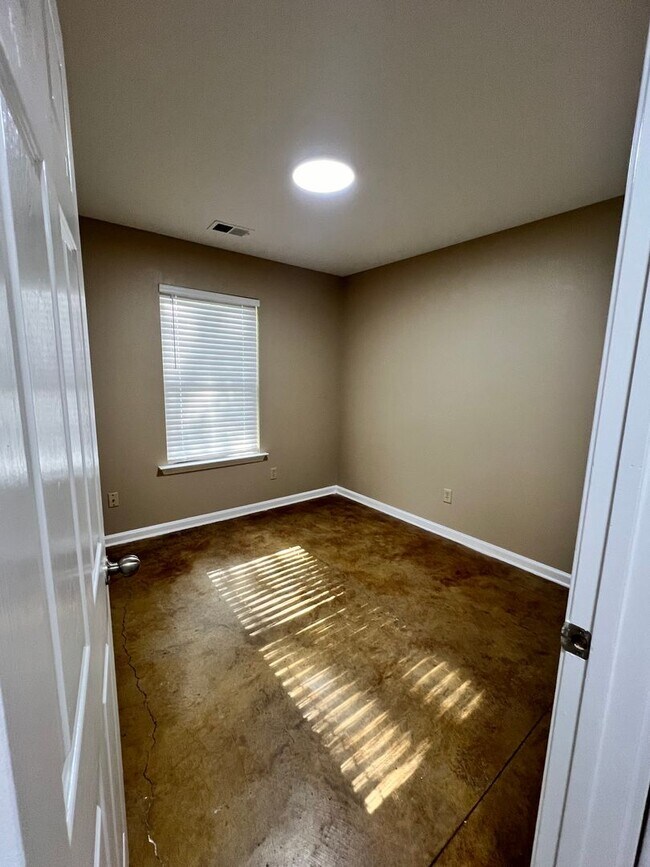 Building Photo - 3 BD 1 BA home in Millington! Minutes from Navy Base