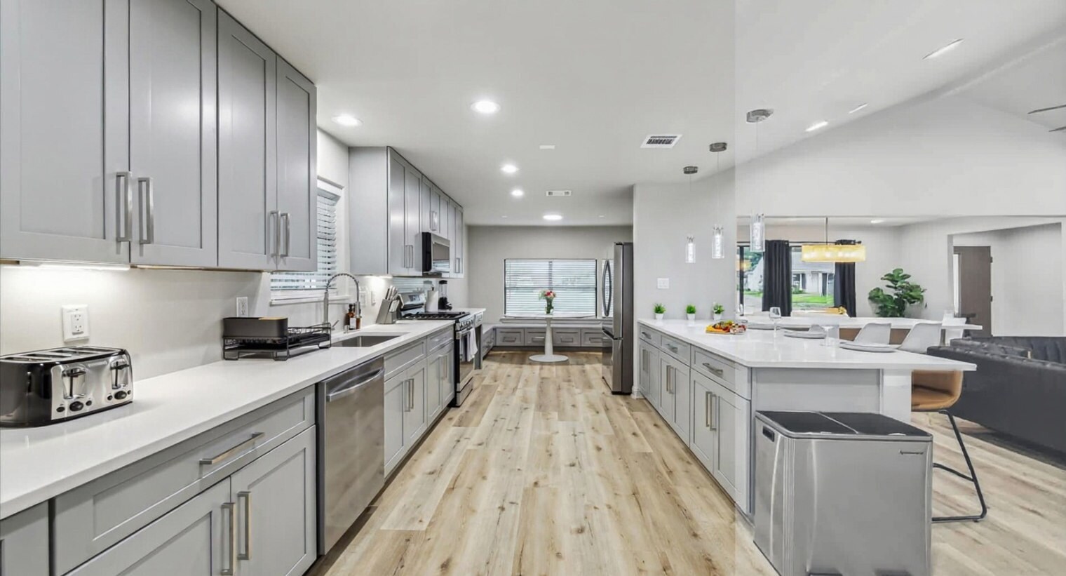 Building Photo - 5615 Cerritos Dr