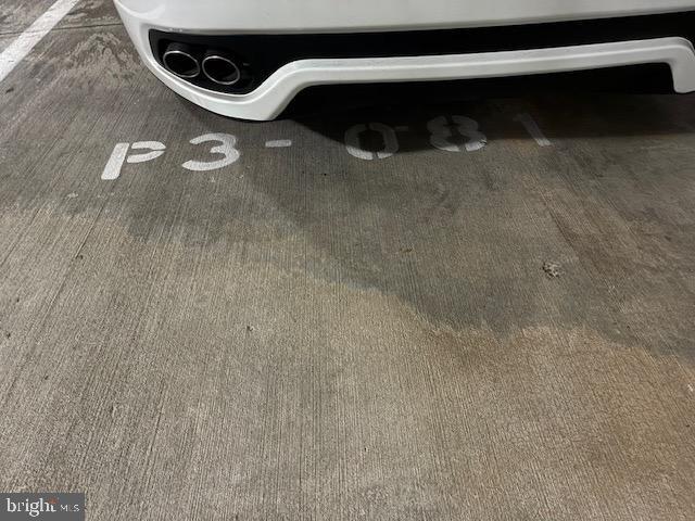 Building Photo - 8220 Crestwood Heights Dr