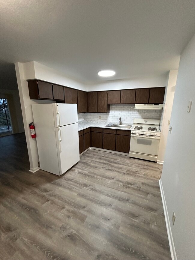 Building Photo - 1002 Main St